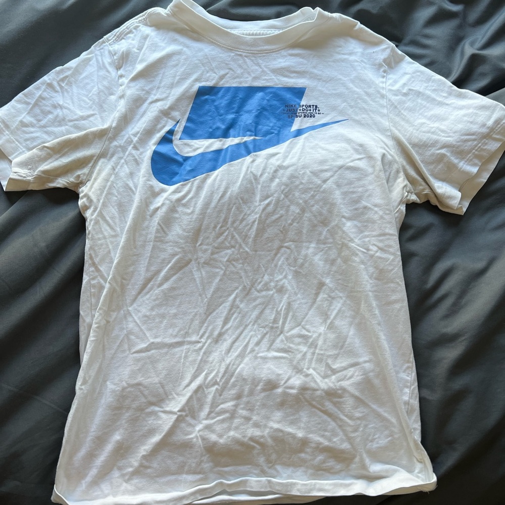 Men’s Nike T-Shirt Size Small